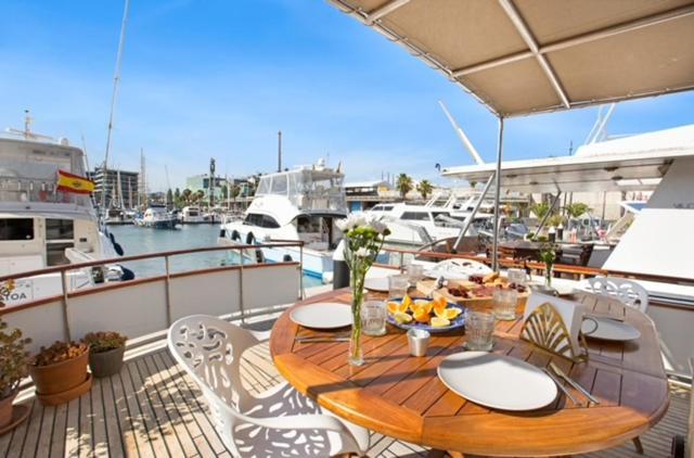 Classic yacht with huge deck&amazing views Sant Adria de Besos Exterior foto