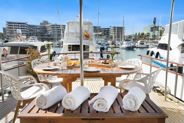 Classic yacht with huge deck&amazing views Sant Adria de Besos Exterior foto
