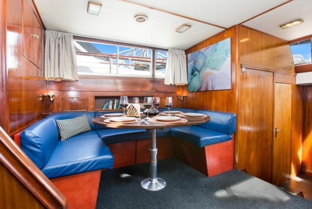 Classic yacht with huge deck&amazing views Sant Adria de Besos Exterior foto
